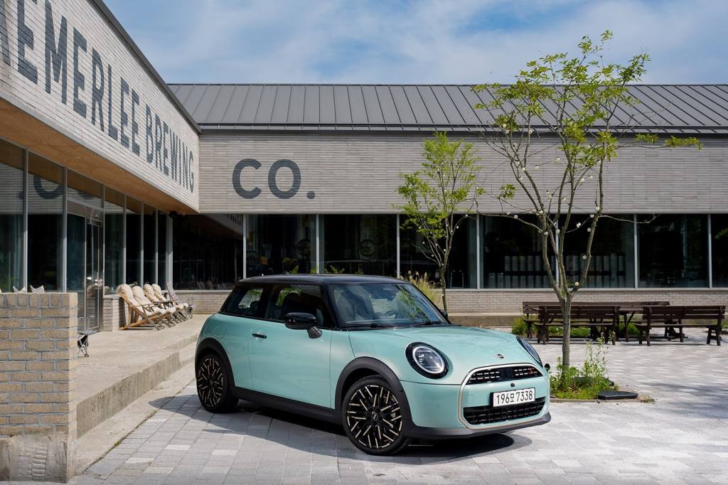 [새 차] 뉴 미니 쿠퍼 S 3도어 – 10년 만에 안팎 모두 새로운 모습으로 탈바꿈한 4세대&nbsp;모델