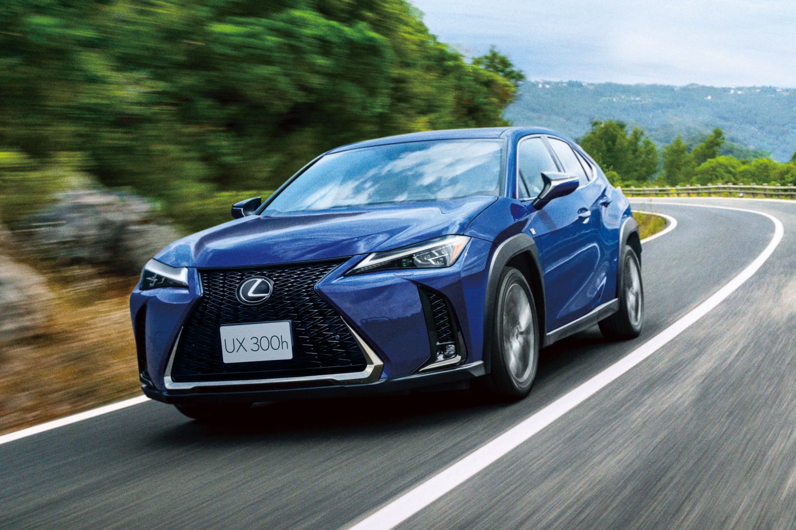 [새 차] 2025년형 렉서스 UX 300h – 5세대 하이브리드 시스템으로 성능・효율 높아져