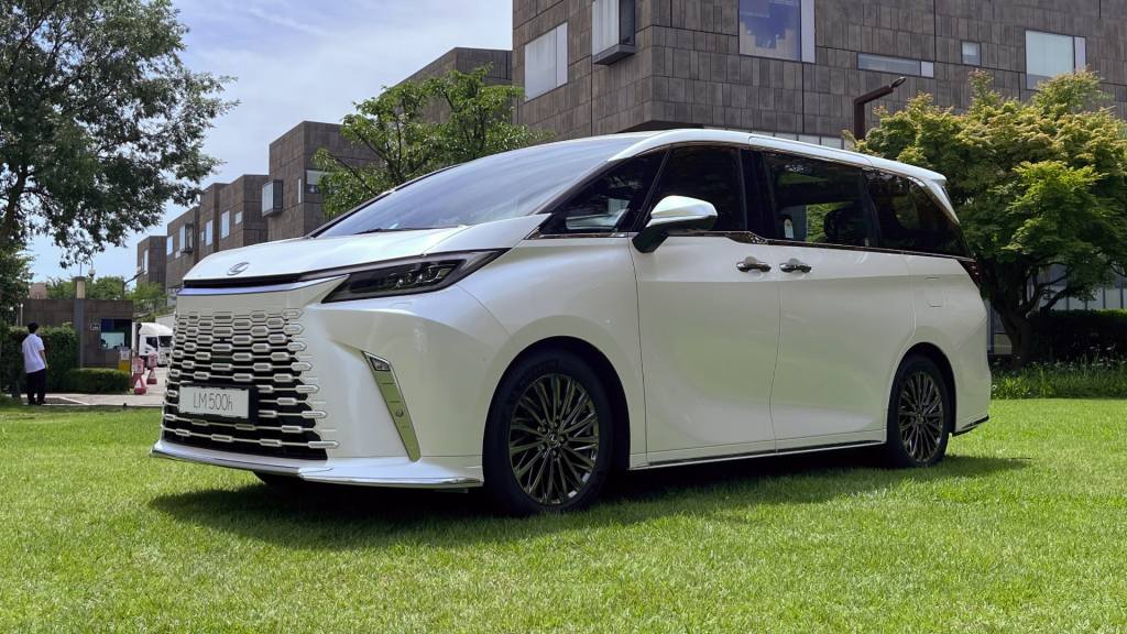 [영상-첫 시승] 렉서스 LM 500h 이그제큐티브 with 김학수&nbsp;기자