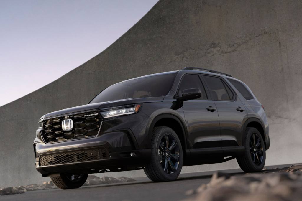 [새 차] 혼다 파일럿 블랙 에디션 – 실내외 세부 요소 검은색 치장하고 빨간색 강조 요소 더해&nbsp;꾸며