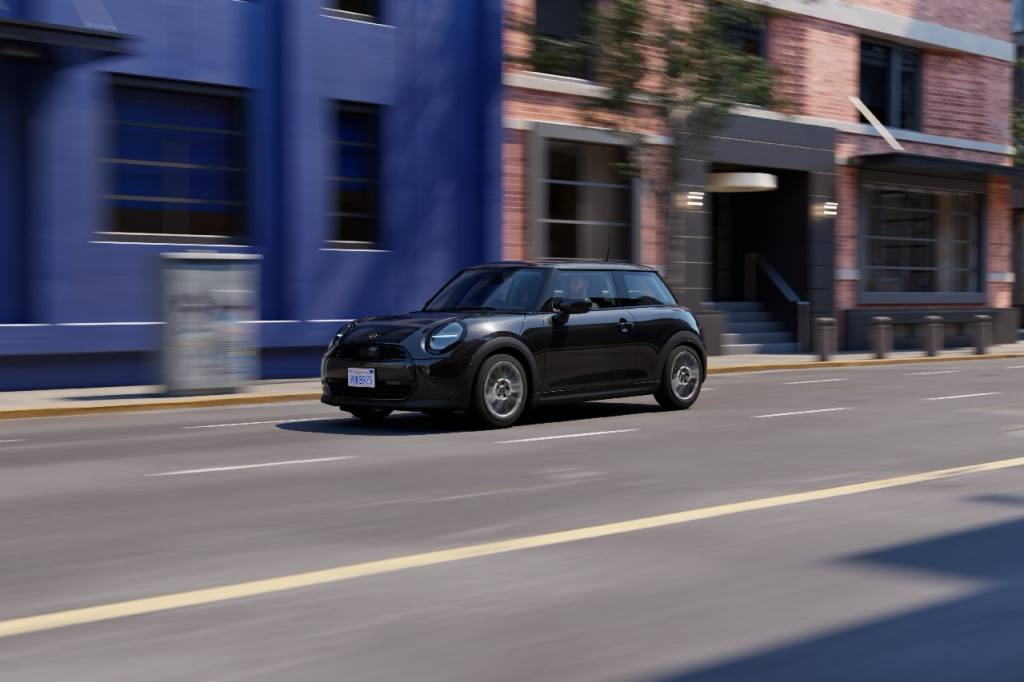 [새 차] 뉴 미니 쿠퍼 C 3도어 – 4세대 뉴 미니 쿠퍼 라인업의 가솔린 엔진 엔트리&nbsp;모델