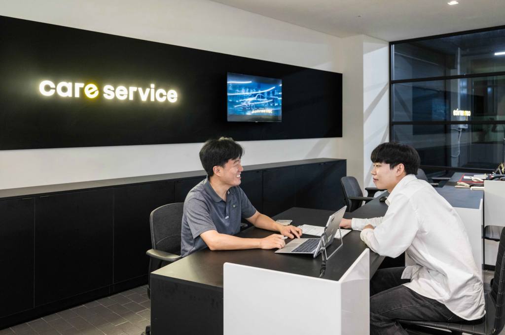 [새 서비스] 르노코리아 ‘보이는 프리미엄 점검’ 서비스 – 국내 완성차 업계 처음으로 점검 중 앱 또는 문자메시지로 특이사항 알림 받을 수&nbsp;있어