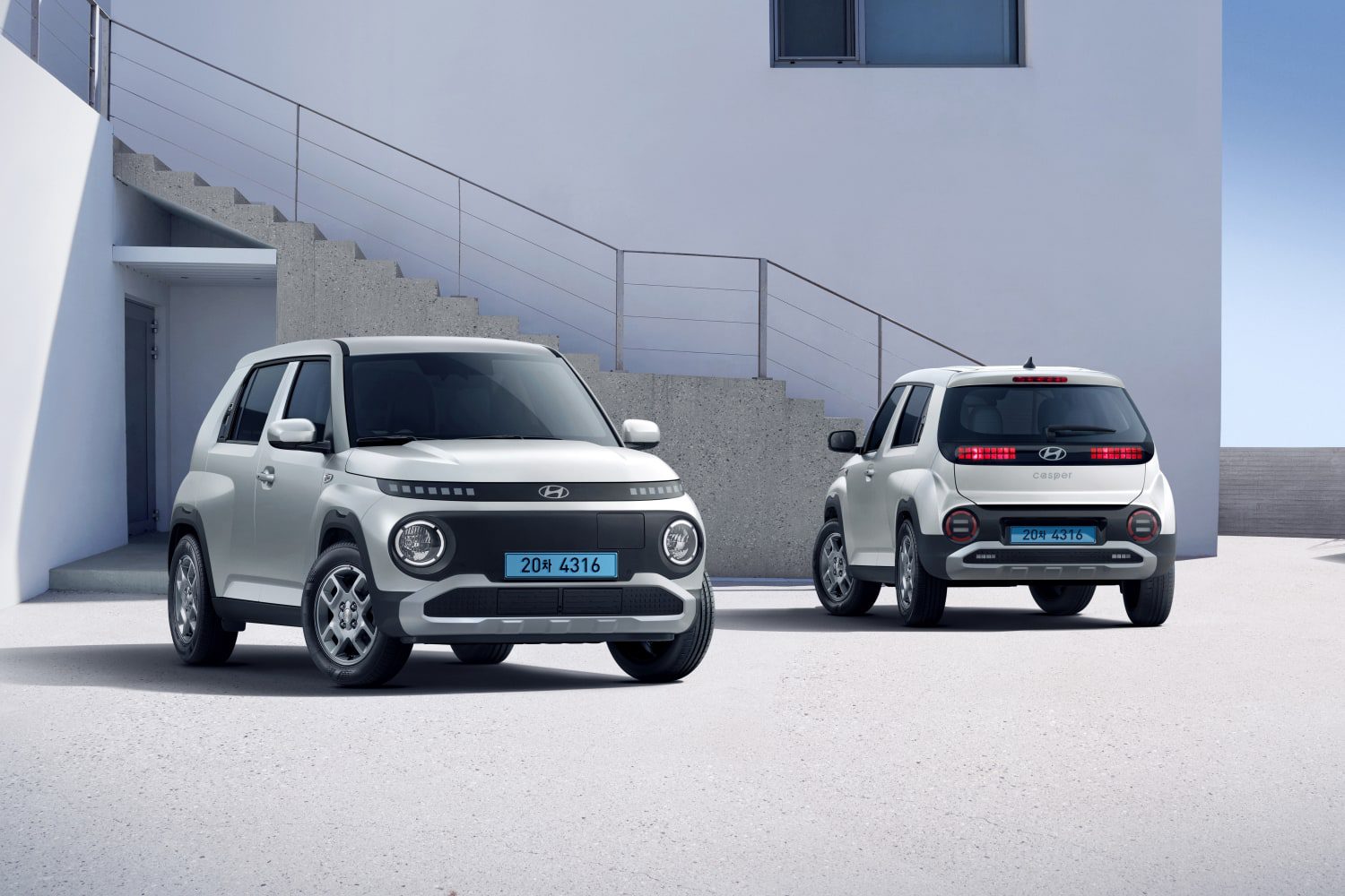 [새 차] 현대 캐스퍼 일렉트릭 프리미엄 – 작은 배터리 쓰고 꾸밈새 간소화해 가격 낮춘 기본 모델