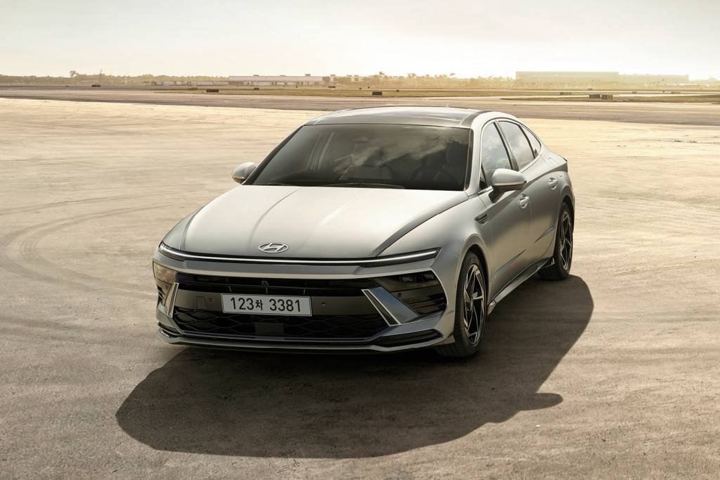 [새 차] 현대 2025 쏘나타 디 엣지 – 일부 기능 개선하고 내연기관 모델 최상위 트림 가격&nbsp;인하해