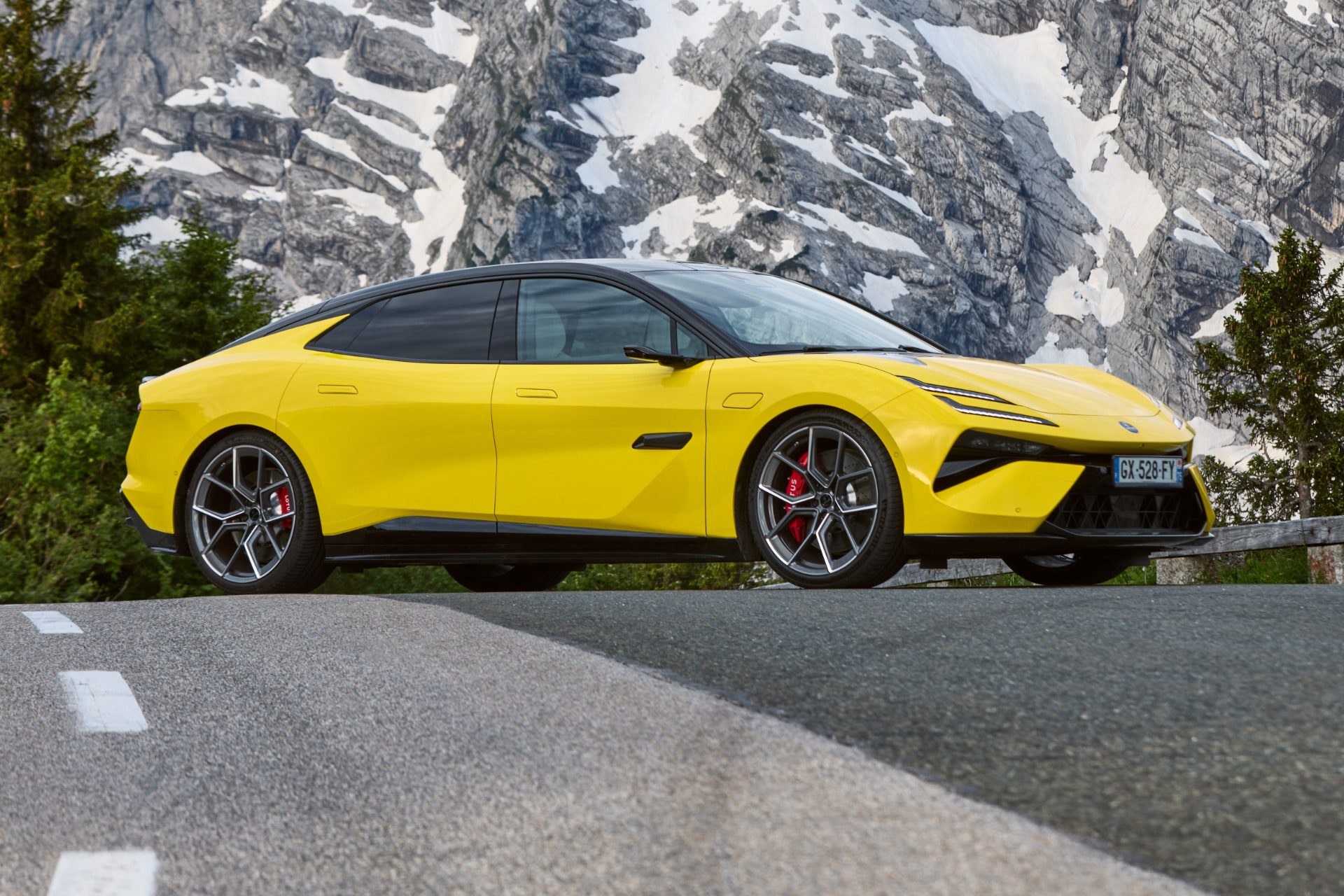 [출시임박] 로터스 에메야 – 로터스 첫 4도어 전기 GT, 국내 복합 주행가능 거리 483km 인증 받아