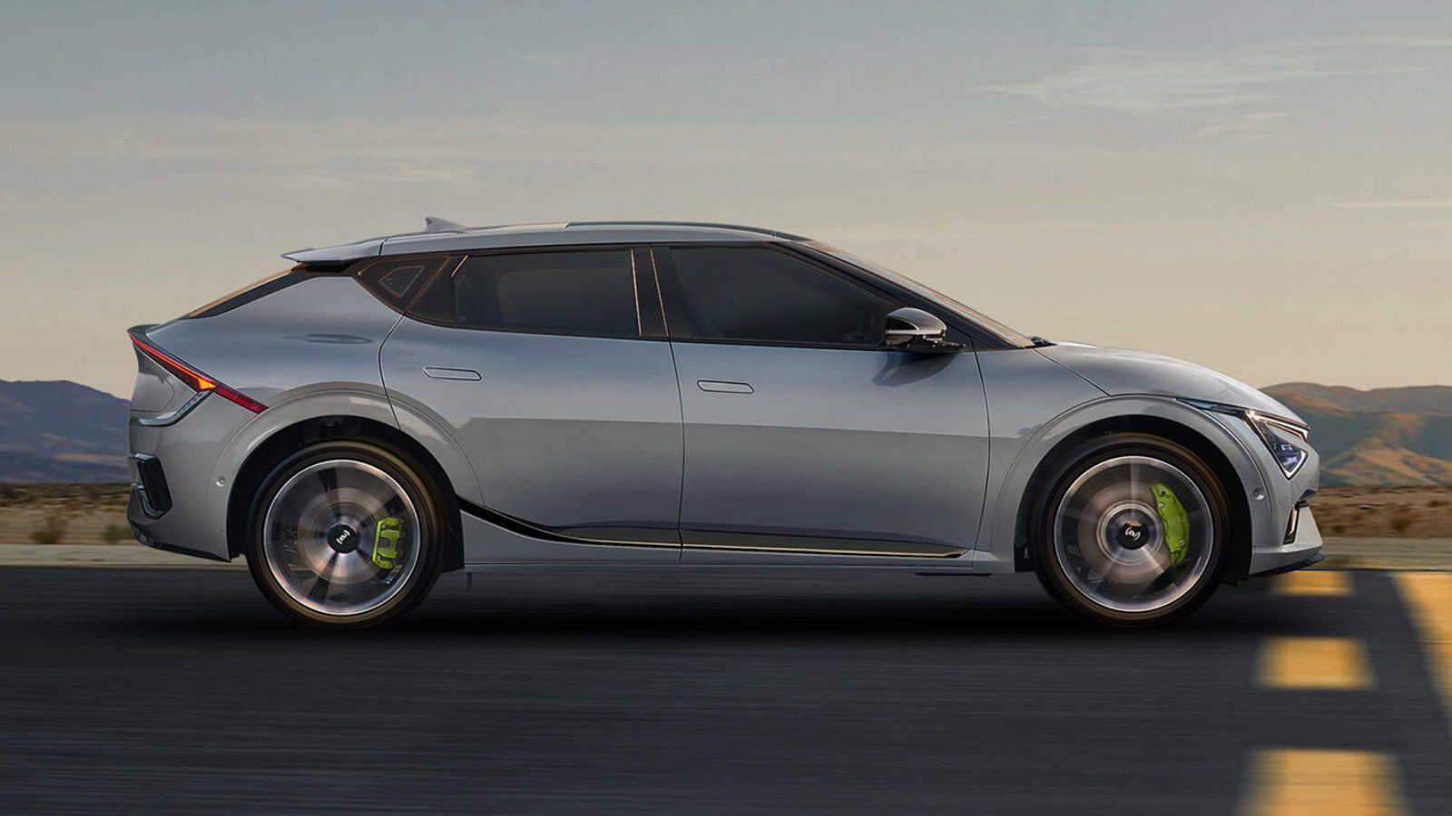 [새 차] 기아 더 뉴 EV6 GT – 부분 변경으로 전기 모터 출력 향상, 고성능 특화 항목 신규 적용