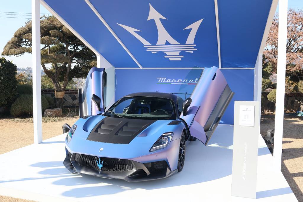 [국내 최초 공개] 마세라티 GT2 스트라달레 – 일반 도로에서 GT2 경주차의 성능을 느낄 수 있는&nbsp;스포츠카