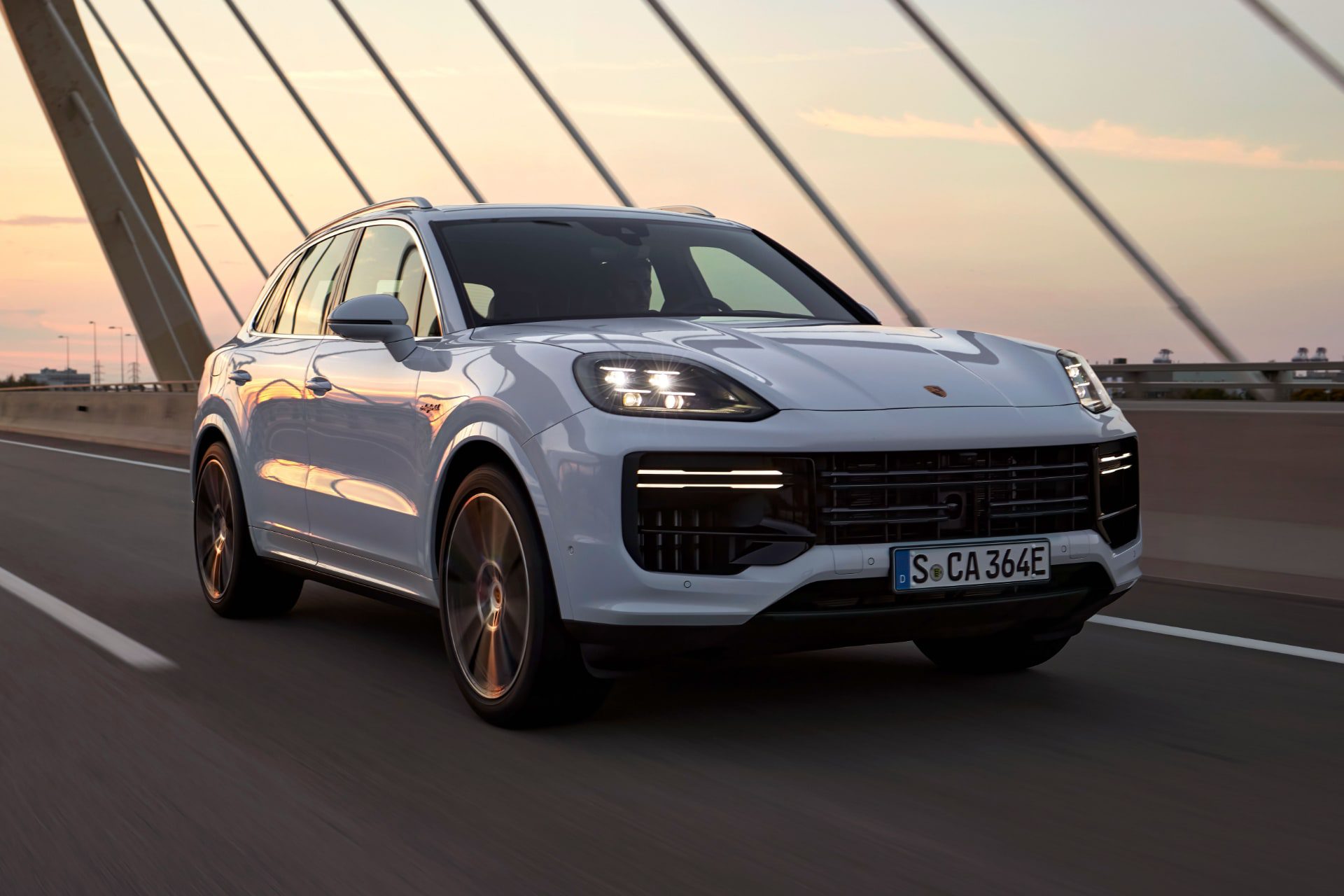 [새 차] 포르쉐 카이엔 터보 E-하이브리드・카이엔 터보 E-하이브리드 쿠페