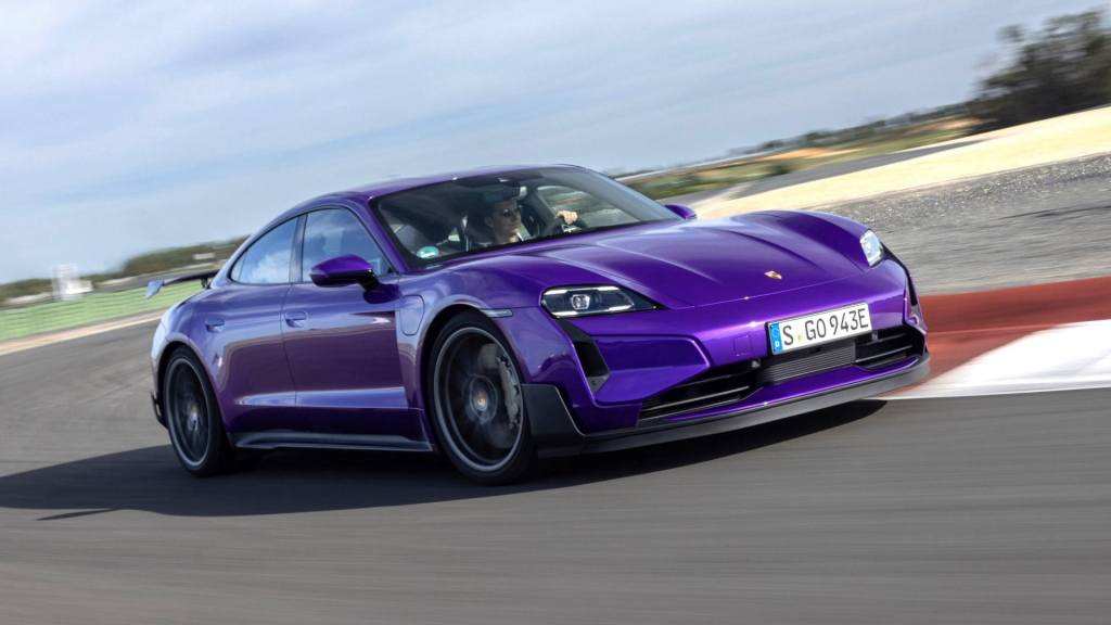 [새 차] 포르쉐 타이칸 터보 GT 바이작 패키지 – 더 강력하고 더 가벼우며 더 역동적인 전기 스포츠&nbsp;세단