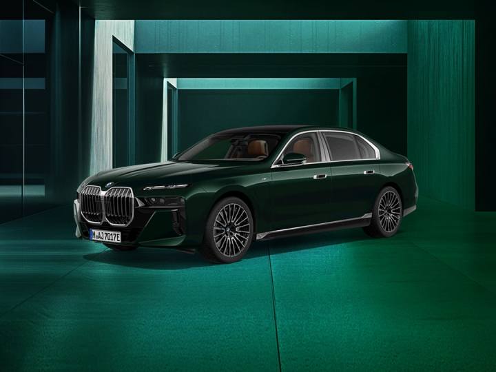 BMW 750e xDrive M Sport Individual Peridot Green Edition / BMW 750e xDrive M 스포츠 인디비주얼 페리도트 그린 에디션