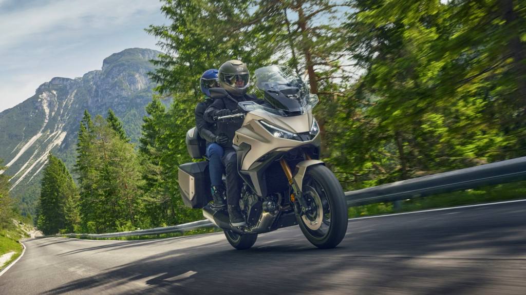 [새 바이크] 편의성 개선된 올라운드 스포츠 투어러, 2025년형 혼다&nbsp;NT1100