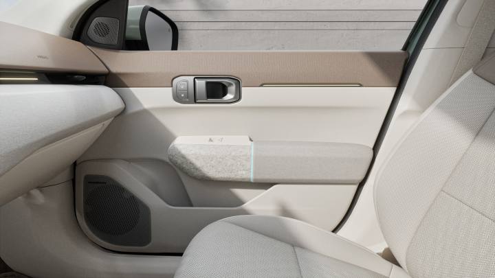 2025 기아 EV4 세단 / 2025 Kia EV4 Sedan