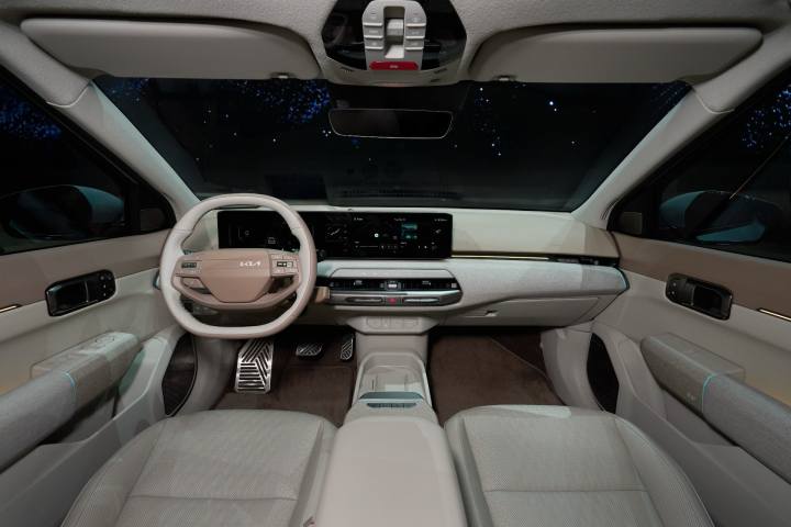 2025 기아 EV4 세단 / 2025 Kia EV4 Sedan