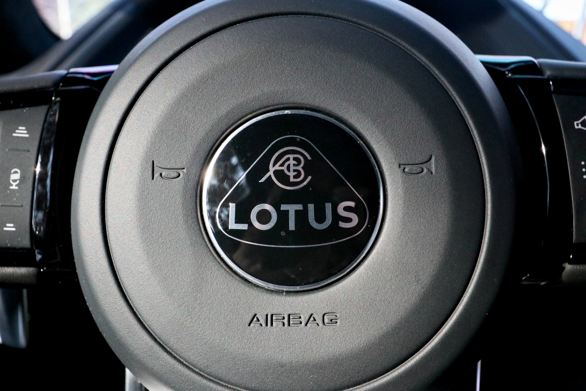 2024 Lotus Emira V6 First Edition / 2024 로터스 에미라 V6 퍼스트 에디션