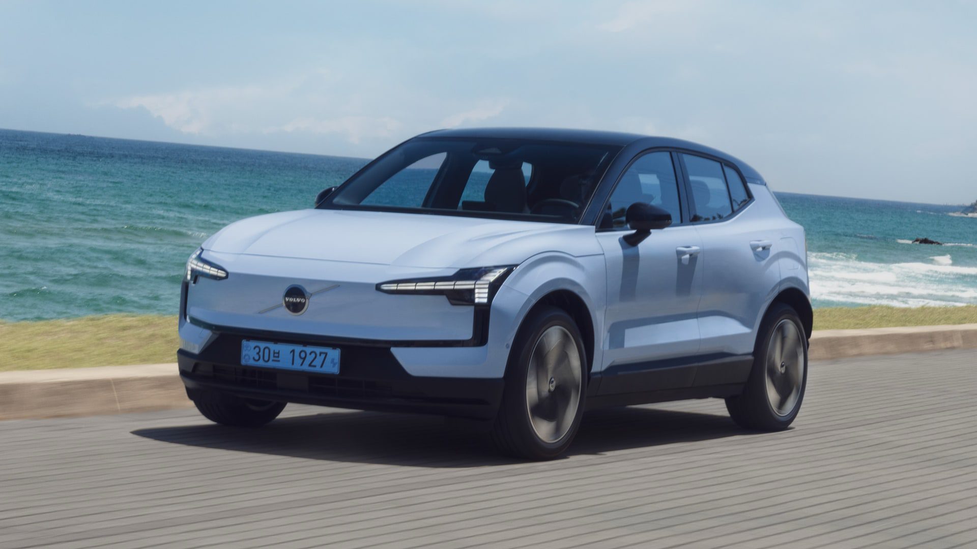 [새 차] 볼보 EX30 – 볼보 전기차 라인업 막내, 값 내리며 드디어 국내 공식 출시