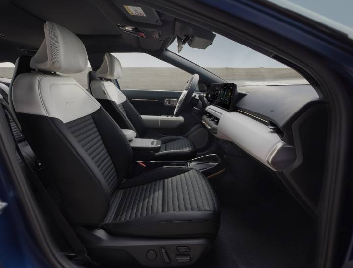 2025 기아 EV4 세단 GT라인 / 2025 Kia EV4 Sedan GT-line