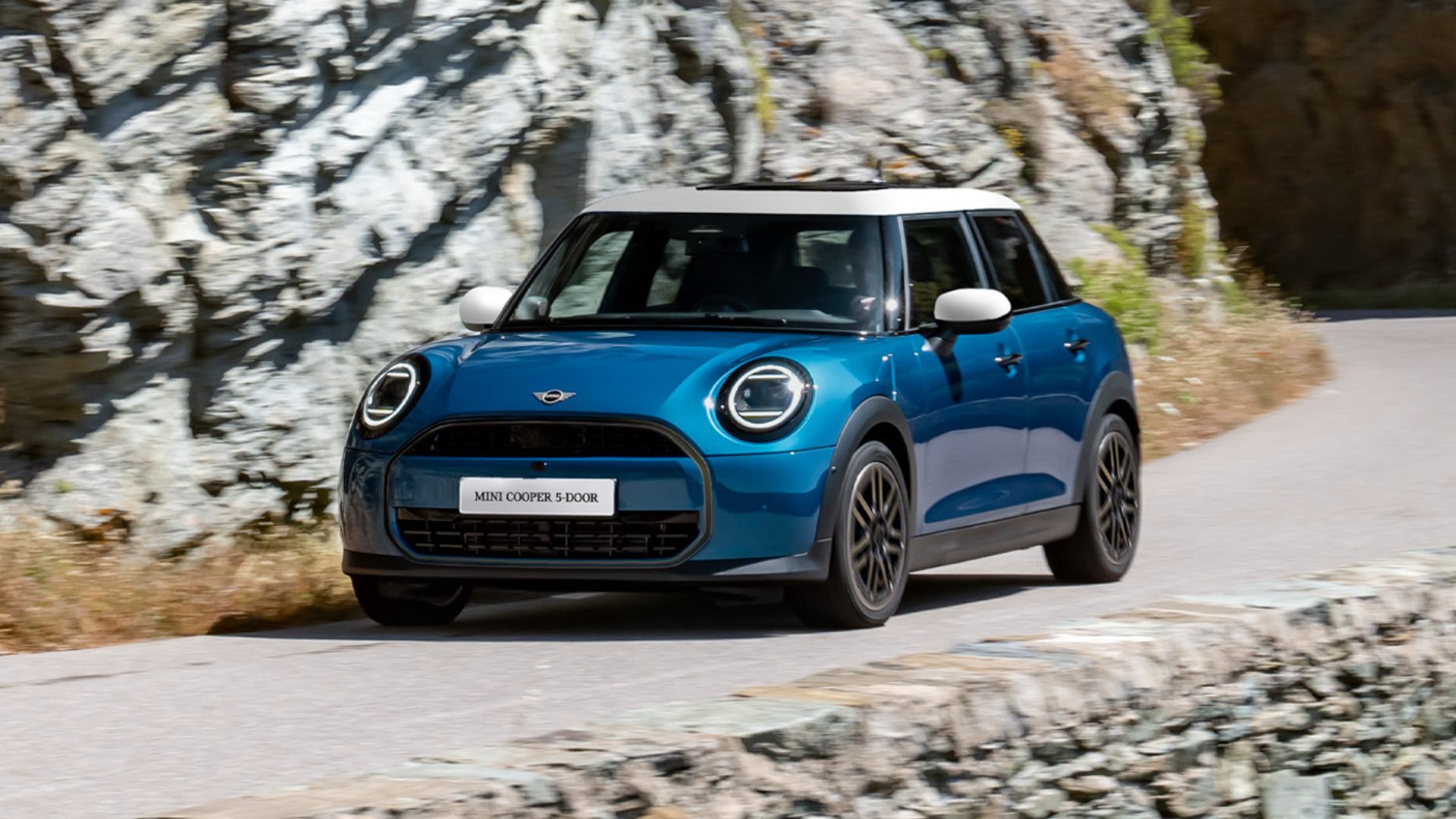 [새 차] 최신 스타일, 5도어의 편의성, 부담 적은 가격 – 뉴 미니 쿠퍼 C 5도어