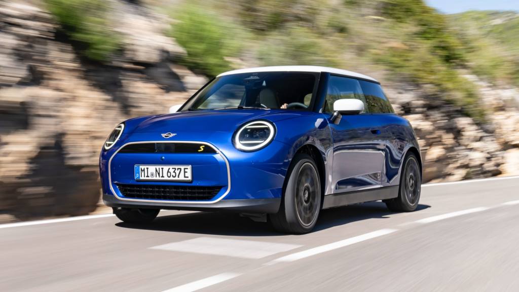 [새 차] 1회 충전 주행거리 300km로 충전 부담 줄어 – 더 뉴 올-일렉트릭 미니&nbsp;쿠퍼