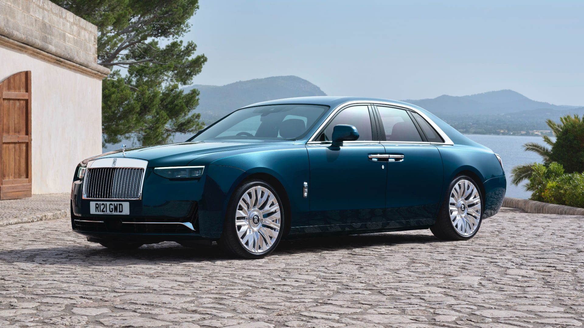 [새 차] 더 넓어지고 섬세해진 맞춤 주문을 경험한다 – 롤스로이스 고스트 시리즈 II