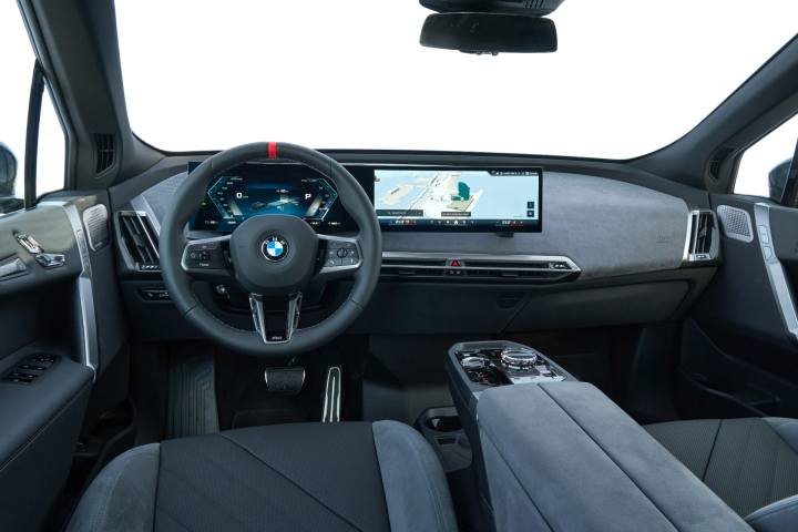 2025 BMW iX M70 xDrive