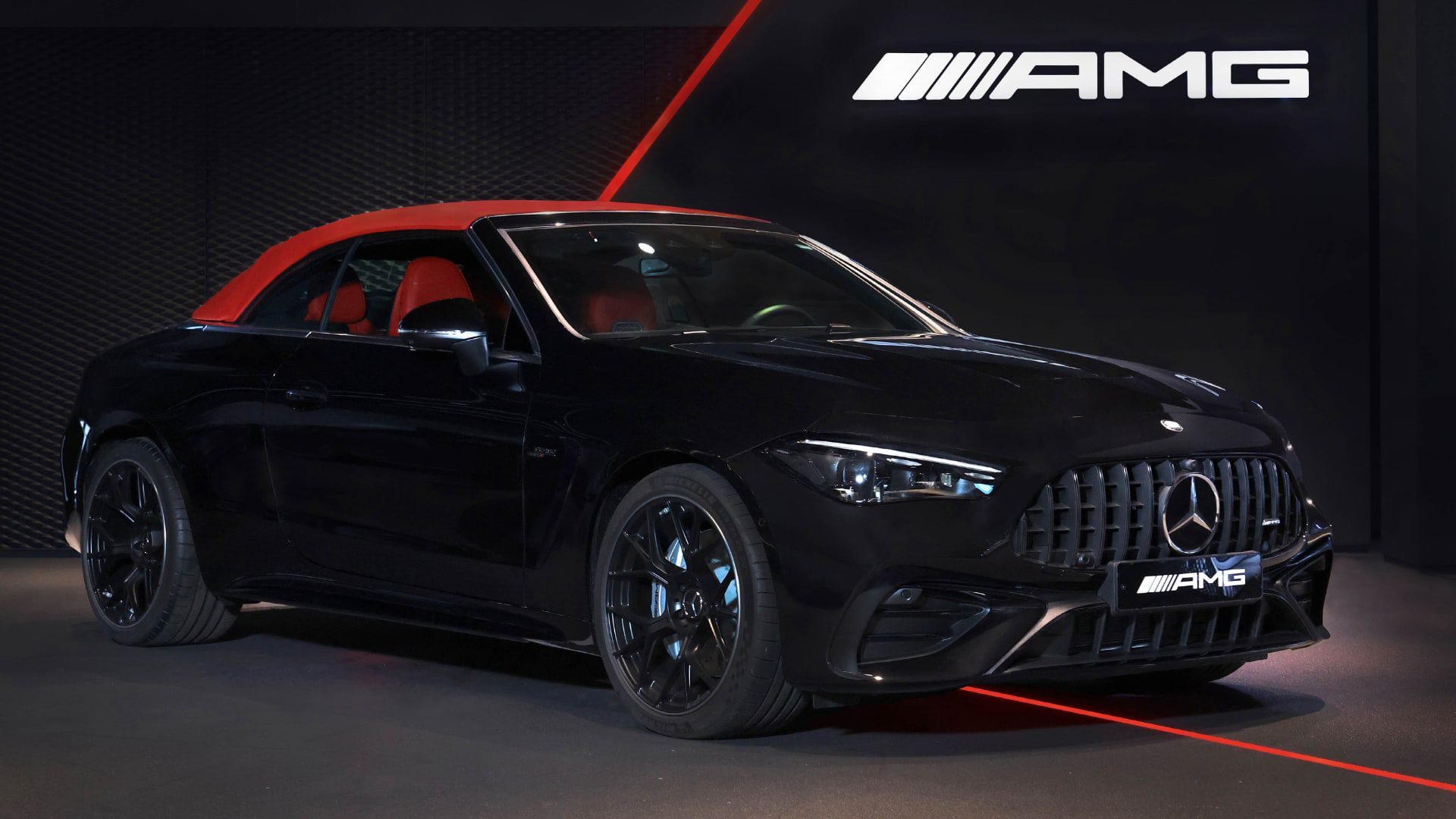 [새 차] 도시적 분위기의 검은색 주제로 꾸며 10대 한정 판매 – 메르세데스-AMG CLE 53 4MATIC+ 카브리올레 ‘AMG 한성 에디션 2025′