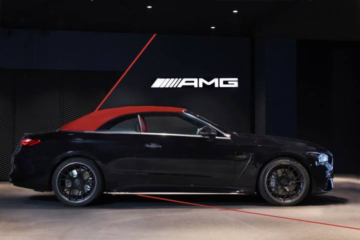 2025 Mercedes-AMG CLE 53 4MATIC+ Cabriolet AMG Hansung Edition 2025 / 2025 메르세데스-AMG CLE 53 4MATIC+ 카브리올레 AMG 한성 에디션 2025