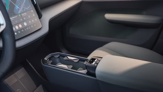 2025 볼보 EX30 모스 옐로우 에디션 / 2025 Volvo EX30 Moss Yellow Edition