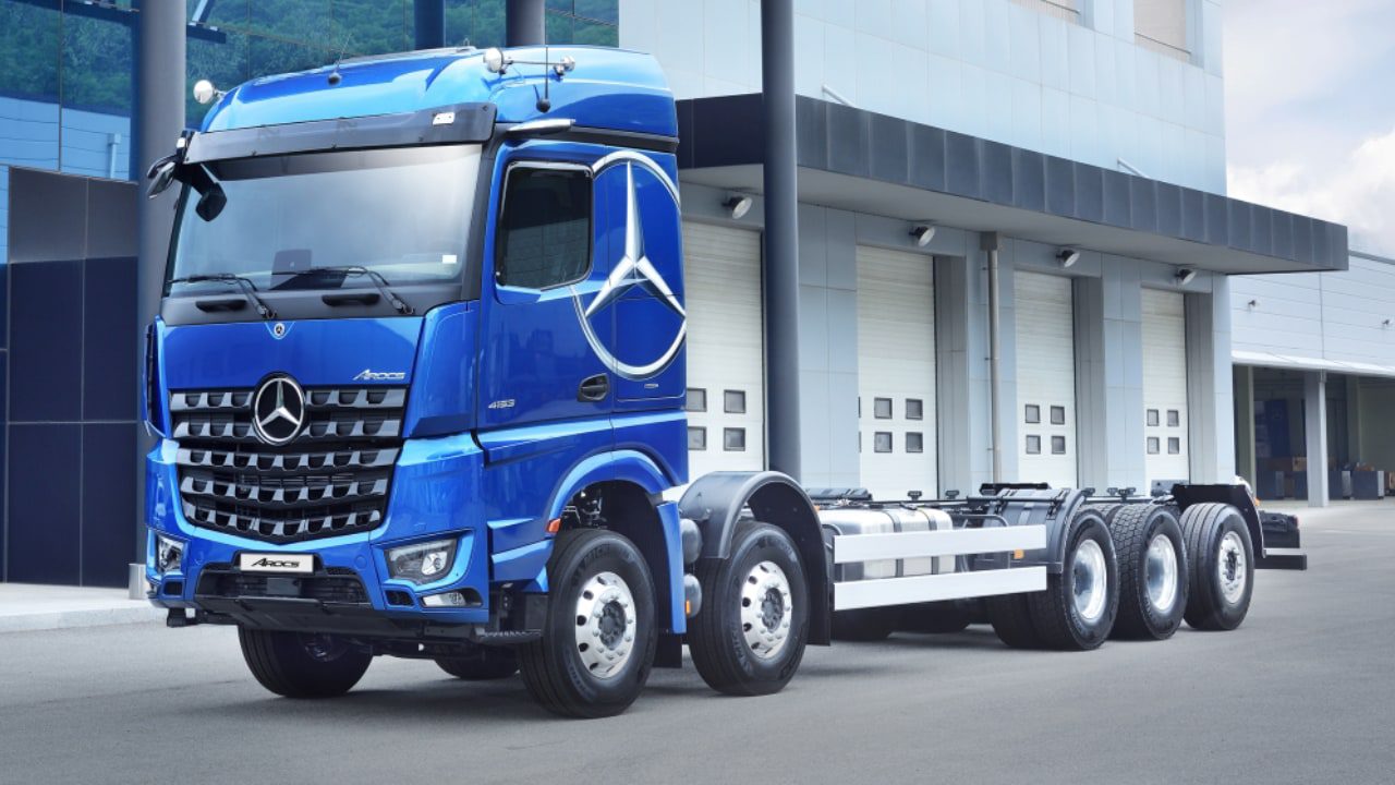 [새 트럭] 중량물 운송에 최적화된 초대형 카고 트럭 – 메르세데스-벤츠 2025년형 아록스 4153L 10×4