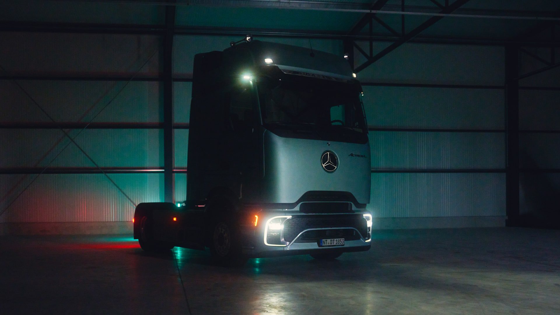 [출시임박] 새로운 모습에 최신 안전기술 담은 메르세데스-벤츠 뉴 악트로스 L 프로캐빈