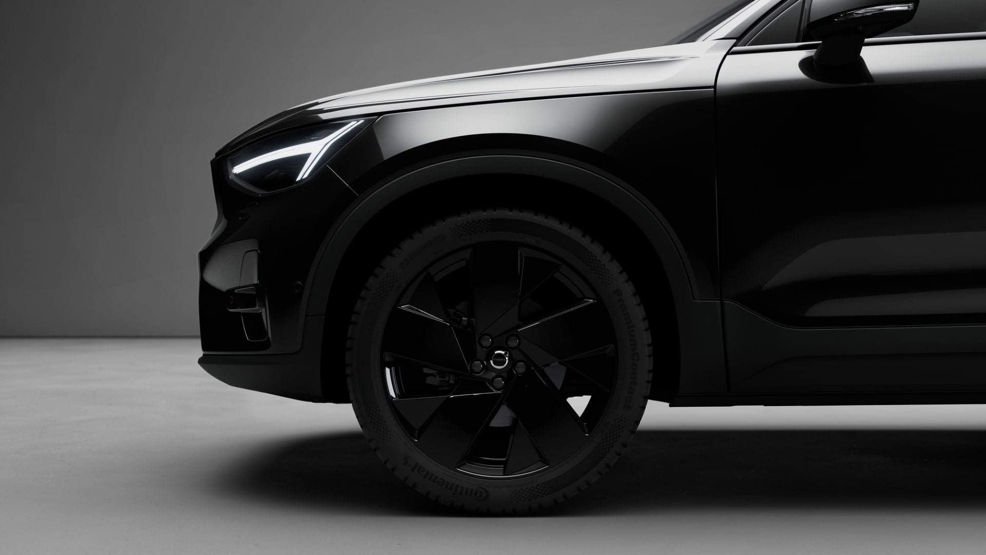 2025 Volvo XC40 Black Edition / 2025 볼보 XC40 블랙 에디션