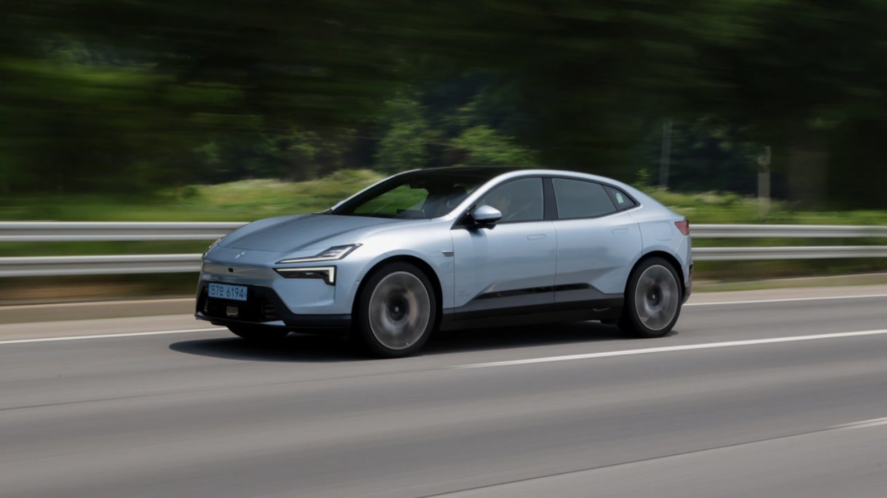 [새 차] 기본값은 그대로, 새 옵션 추가하고 일부 옵션 값 내린 2026년형 폴스타 4