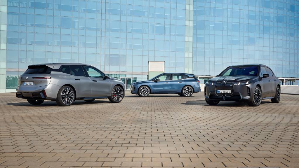 [출시임박] 부분변경한 BMW 최상위 전기차 단독 모델, 국내 출시 앞두고 사전예약 시작 – BMW 뉴&nbsp;iX