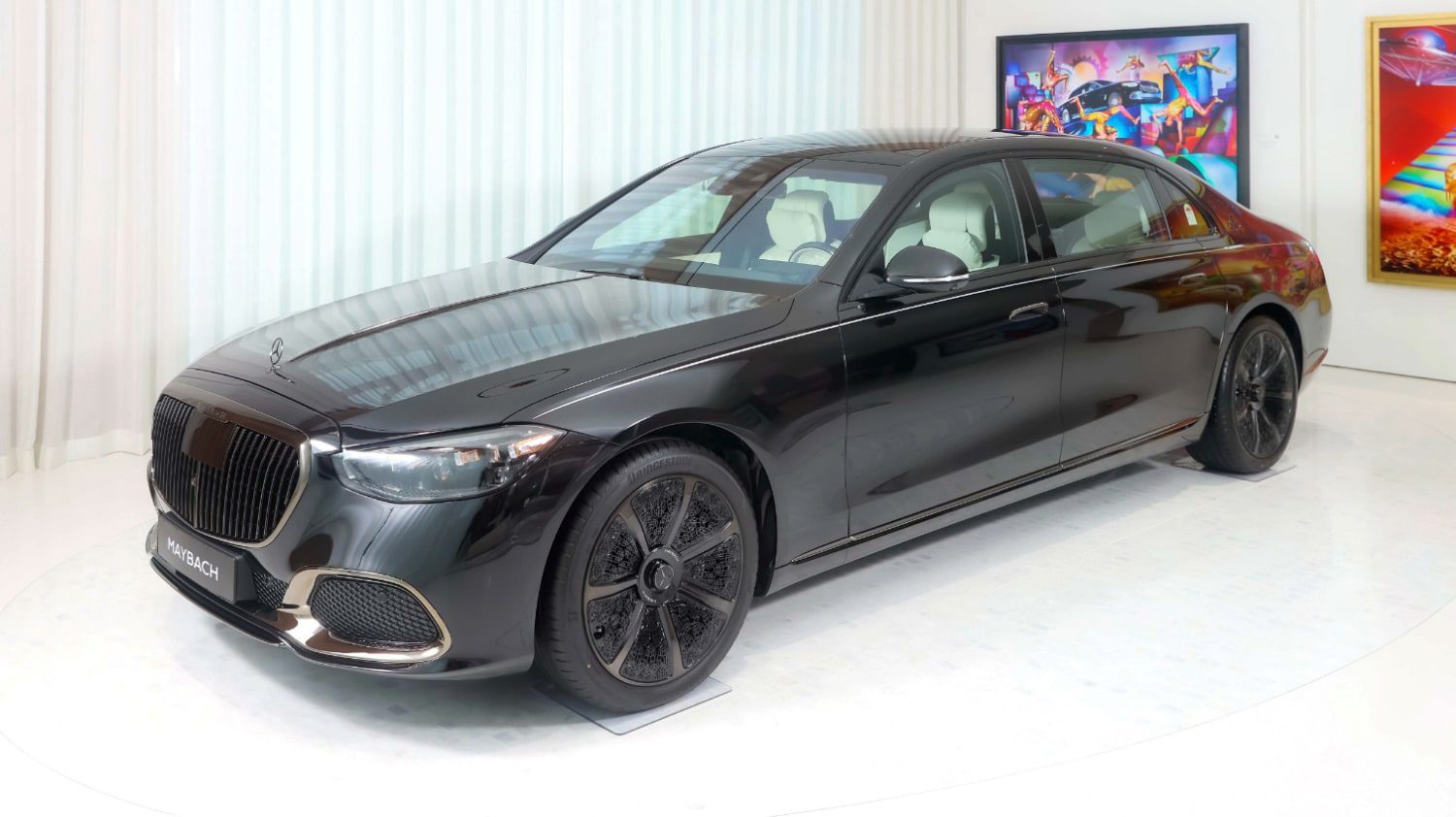 [새 차] 실버 핀 스트라이프 넣은 블랙 펄 차체 돋보이는 한정 모델 – 메르세데스-마이바흐 S・GLS・EQS SUV 실버 라이닝