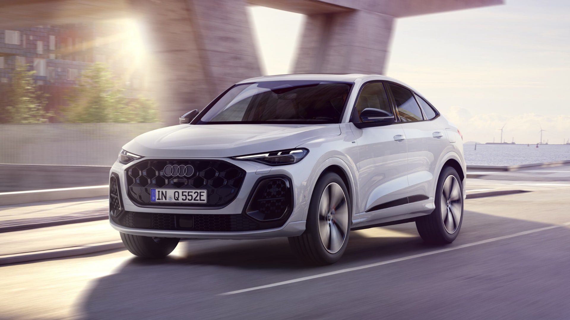 [새 차] SUV에 이어 스포트백에도 가솔린 엔진 모델 추가 – 더 뉴 아우디 Q5 스포트백 TFSI 콰트로