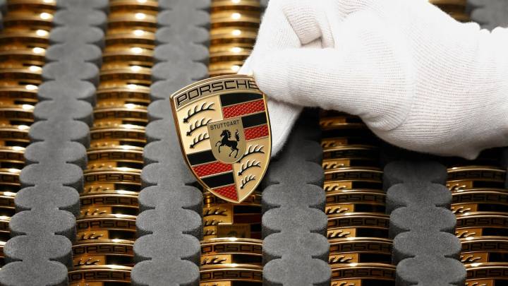 Porsche Crest image