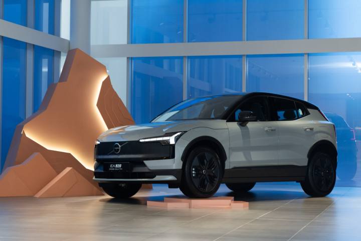 2025 Volvo EX30 Cross Country / 2025 볼보 EX30 크로스 컨트리