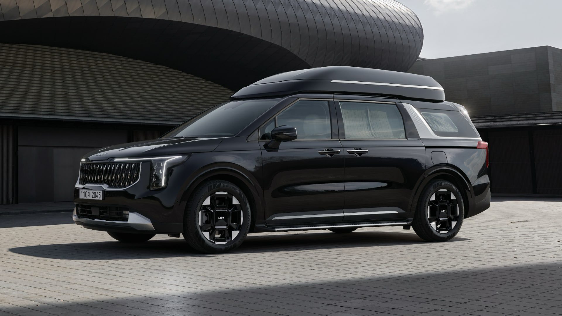 [새 차] 기아 The 2026 카니발 하이리무진 – 편의사항 강화하고 새 트림 추가해