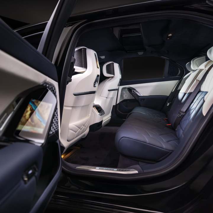 BMW 740i 및 750e xDrive M 스포츠 스페셜 에디션