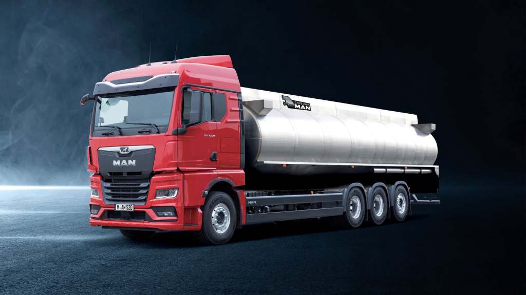 뉴 MAN TGX 8×4-4 BL GM 4800 출시…긴 휠베이스로 대용량 유류・벌크 시멘트 특장에 알맞은 새 카고&nbsp;트럭