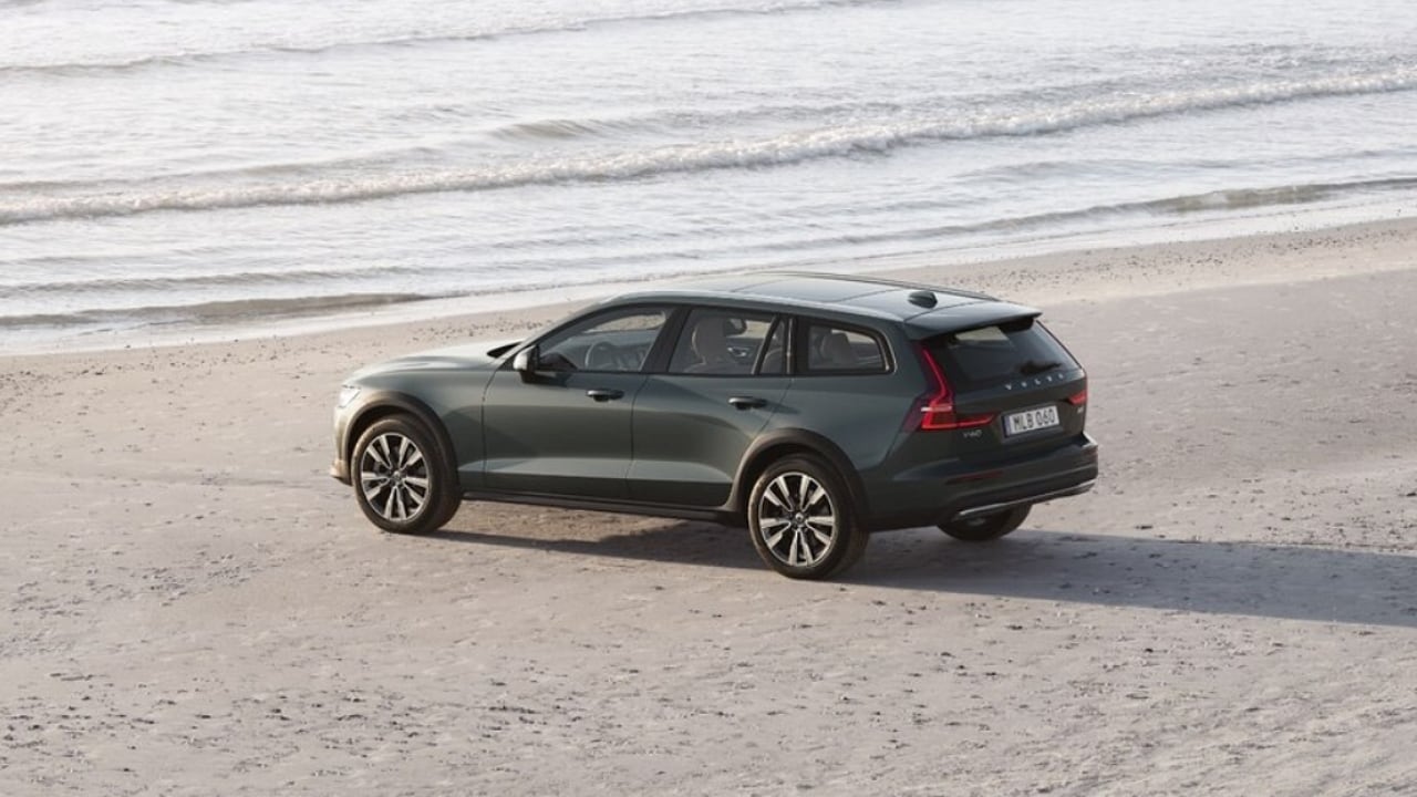 볼보 V60CC ‘포레스트 레이크’ 에디션 – 스웨덴 숲과 호수에서 영감 얻어 꾸민 한정판 10대 온라인 판매