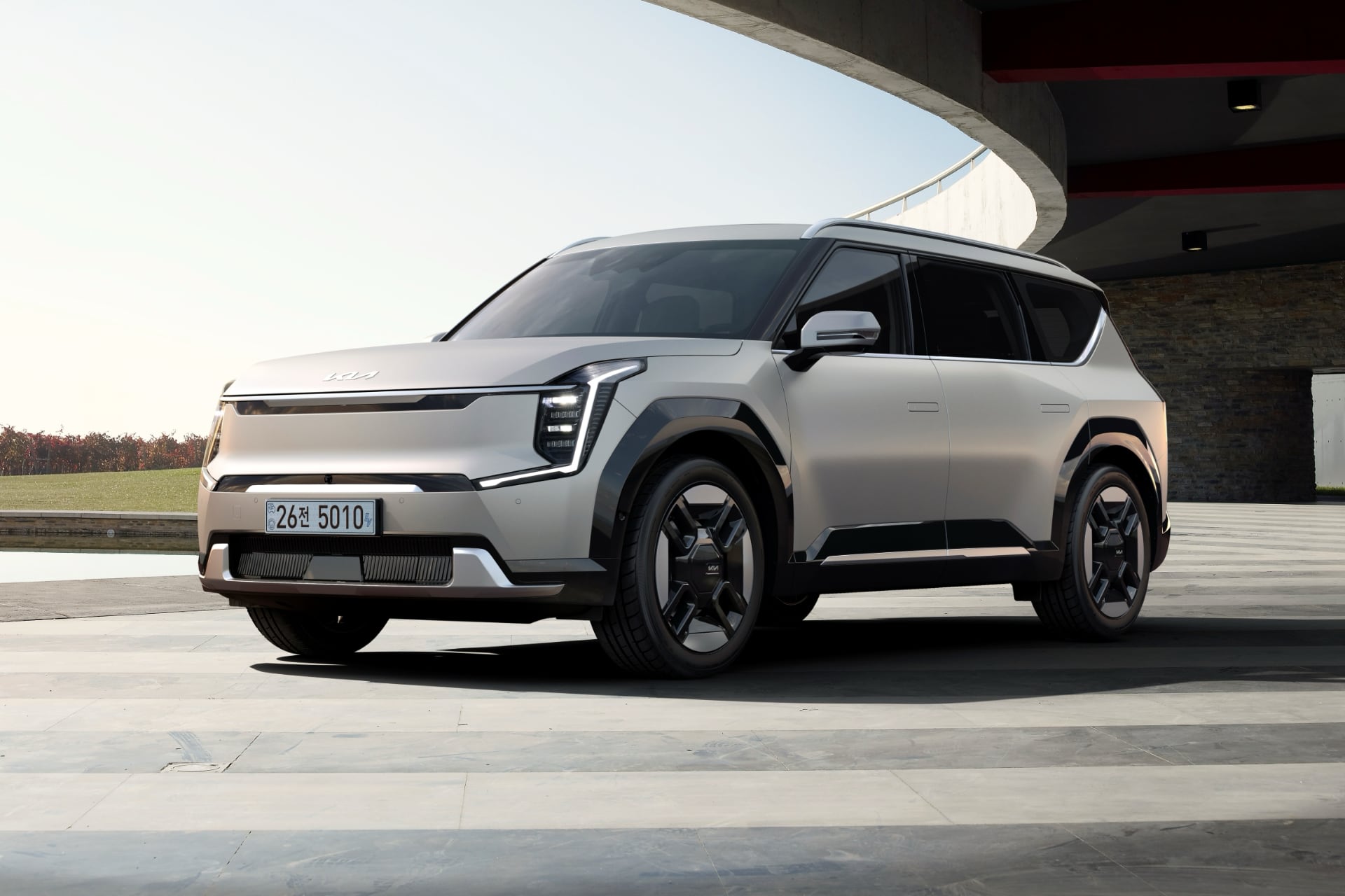 상품성 개선하고 엔트리 ‘라이트’ 트림 추가한 기아 The 2026 EV9과 The 2026 EV9 GT 출시