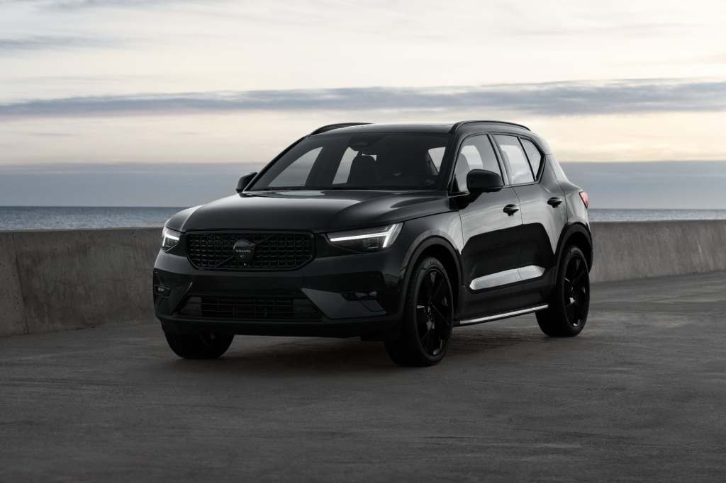 2026년형 볼보 XC40 블랙 에디션 출시…검은색 주제로 꾸민 인기 스페셜 에디션, 온라인으로 50대 한정&nbsp;판매