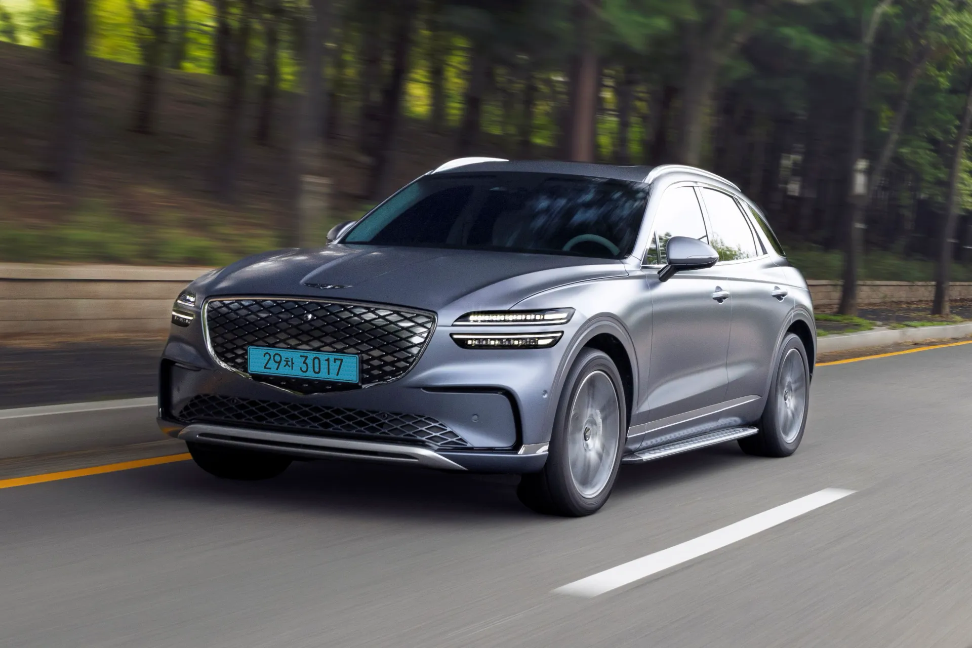 제네시스, 일부 기능 개선하고 패키지 구성 조정한 2027 GV70 전동화 모델 선보여