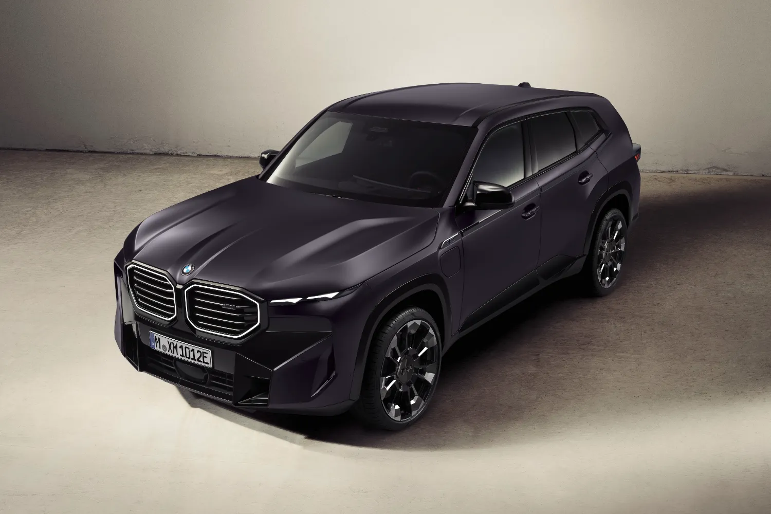 국내 단 네 대 … 온라인 드로우로 살 수 있는 BMW XM 레이블 KITH 에디션 한정 판매