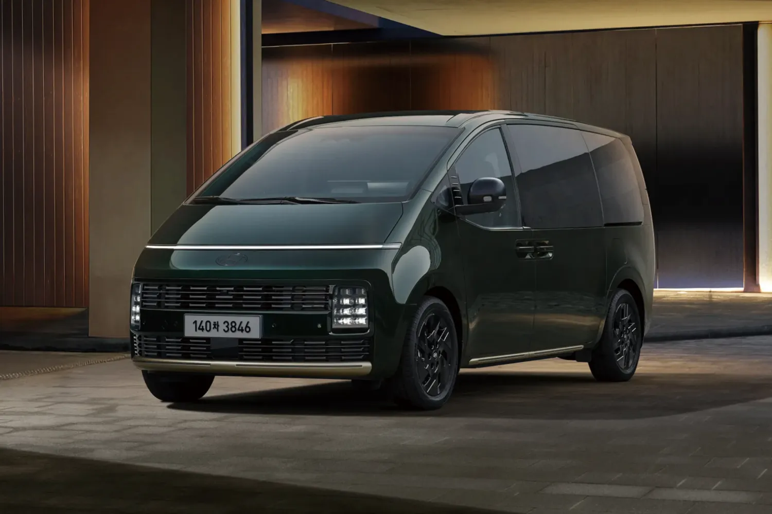 새 차 – 현대 더 뉴 스타리아 리무진: 한층 더 호화로운 실내에 EV도 선택할 수 있어