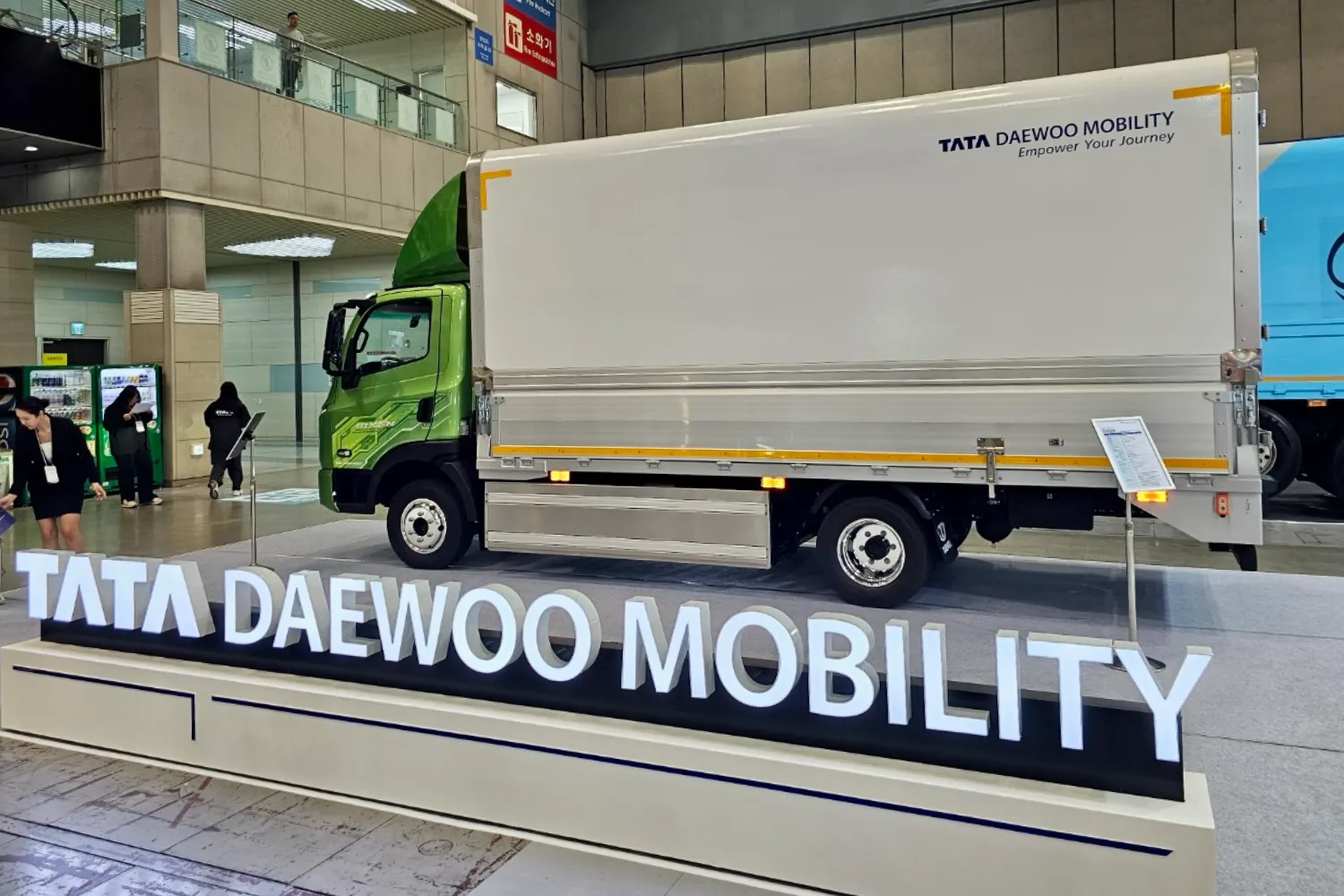 타타대우모빌리티, 2026 국제물류산업대전에서 기쎈 택배차 공개
